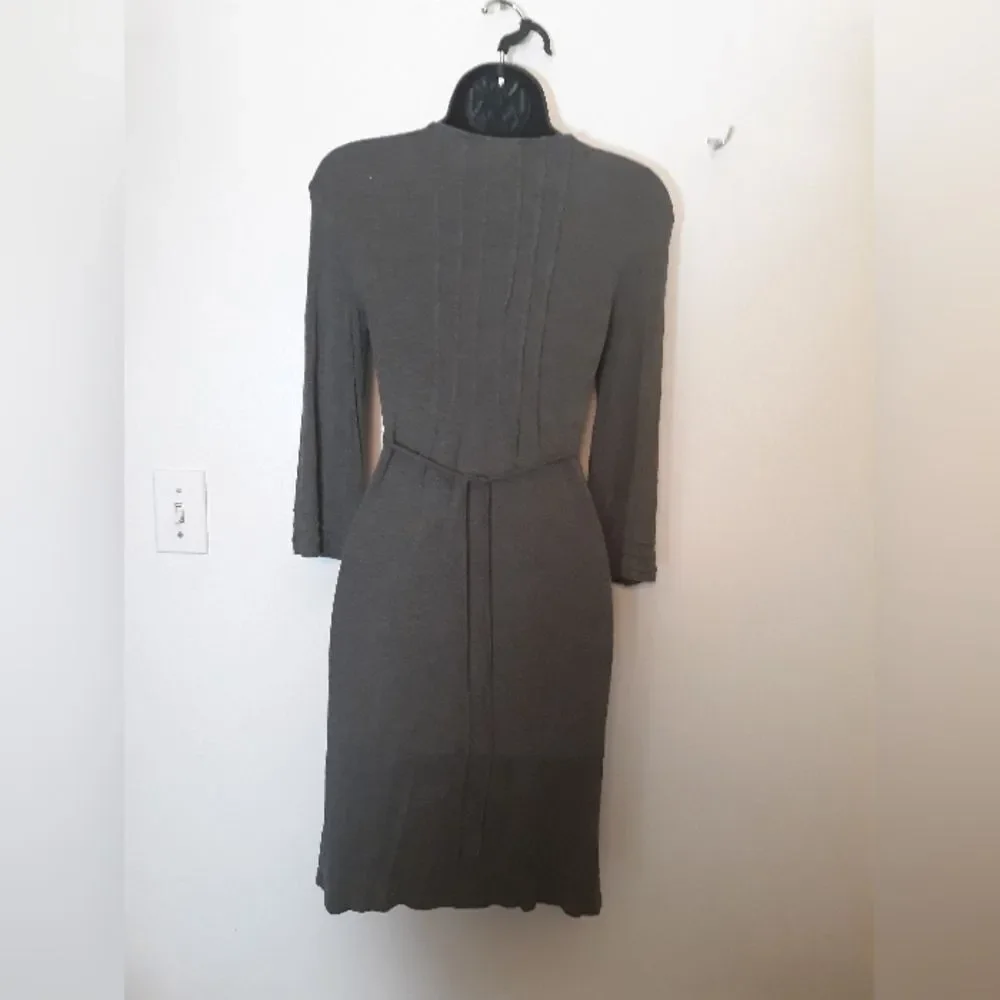 New York and Company v neck dress - Picture 3 of 4